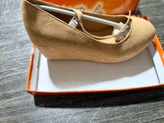 Youth girl Size 4 Nude Suede Shoes