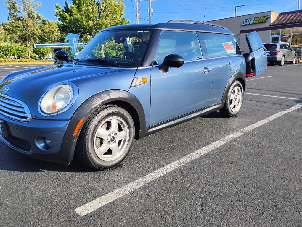 Beautiful 2009 Mini Cooper Clubman SUPER LOW MILES
