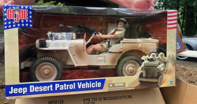 Gi Joe Desert Patrol: vehicle and figure :12 inch