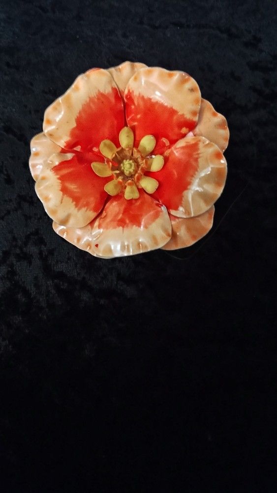 Very Pretty Vintage Brooch