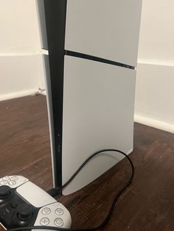 Works like new Ps5 storage 1tb comes with controllers and cords