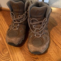 Women’s Oboz Hiking Boots Size 9
