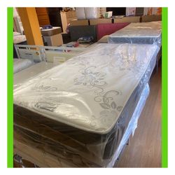 Twin size mattress/ Colchon