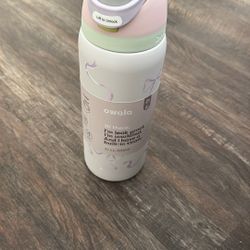 Brand New 32 Oz Owala With Bows