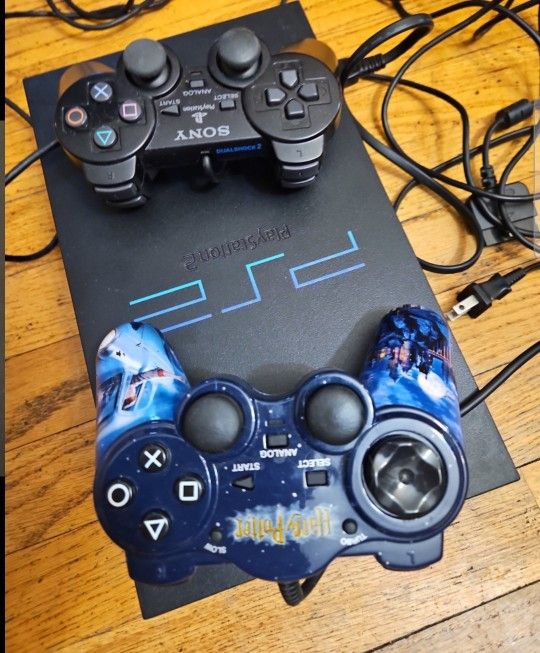 PlayStation 2 Console with 2
controller and original collector travel bag