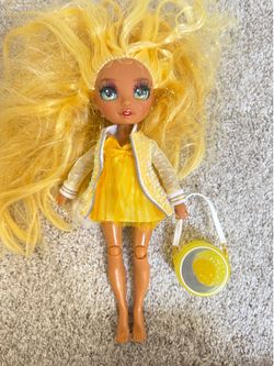 Rainbow High Sunny Madison – Yellow 11” Fashion Doll