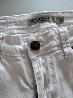 White skinny jeans