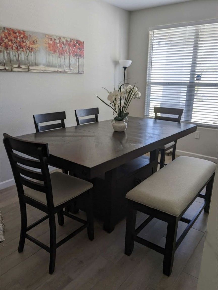 Dining table (80 x 42 with leaf and 60 x 42 without leaf) and chairs