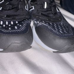 New Balance woman tennis Shoes Size 8