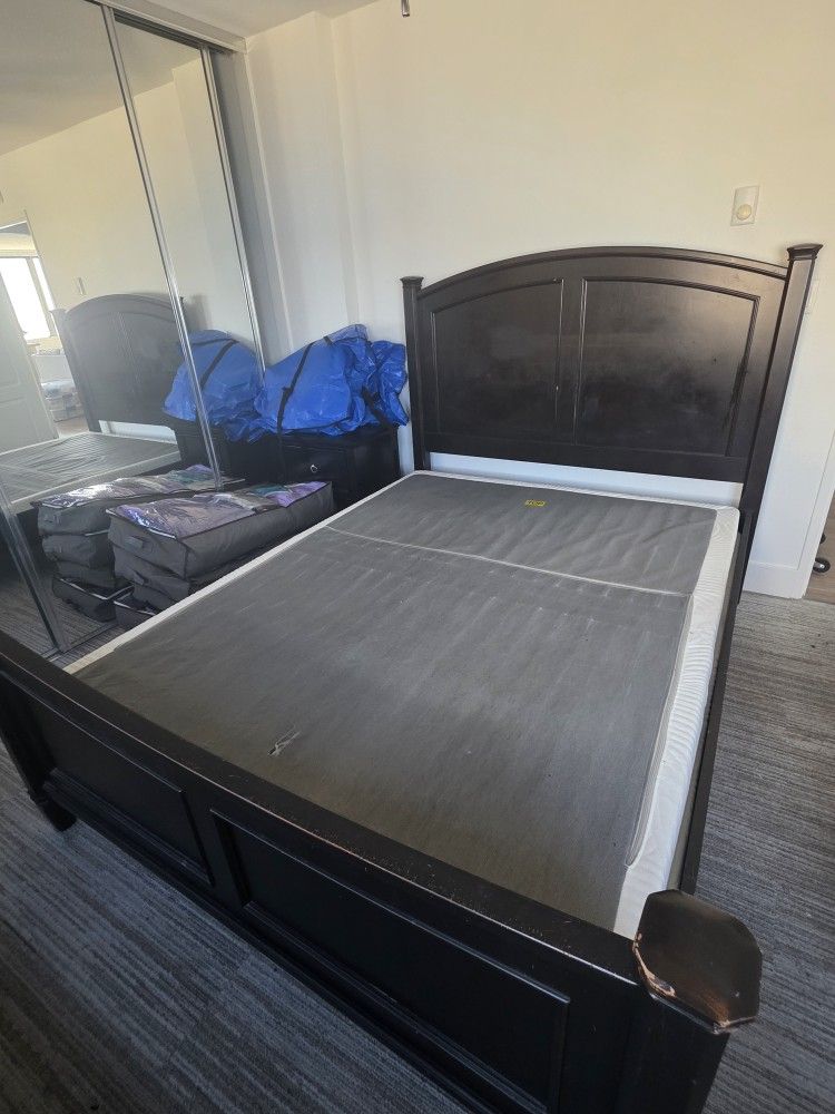 Thomasville Queen Bed Frame & Dresser