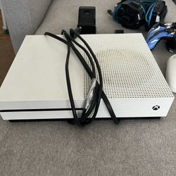 Xbox One with Controllers 