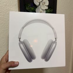 Brand New Sealed AirPod Max - Silver 