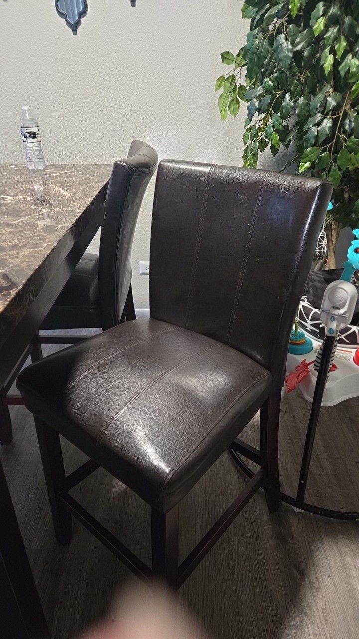 Kitchen Table & Chairs 