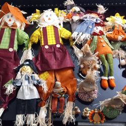 Halloween Gear - Full Lot Of Decorations 😉