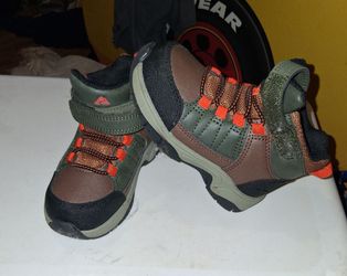 Zapatos de niño size 7