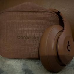 Beats x Kim Kardashian 
