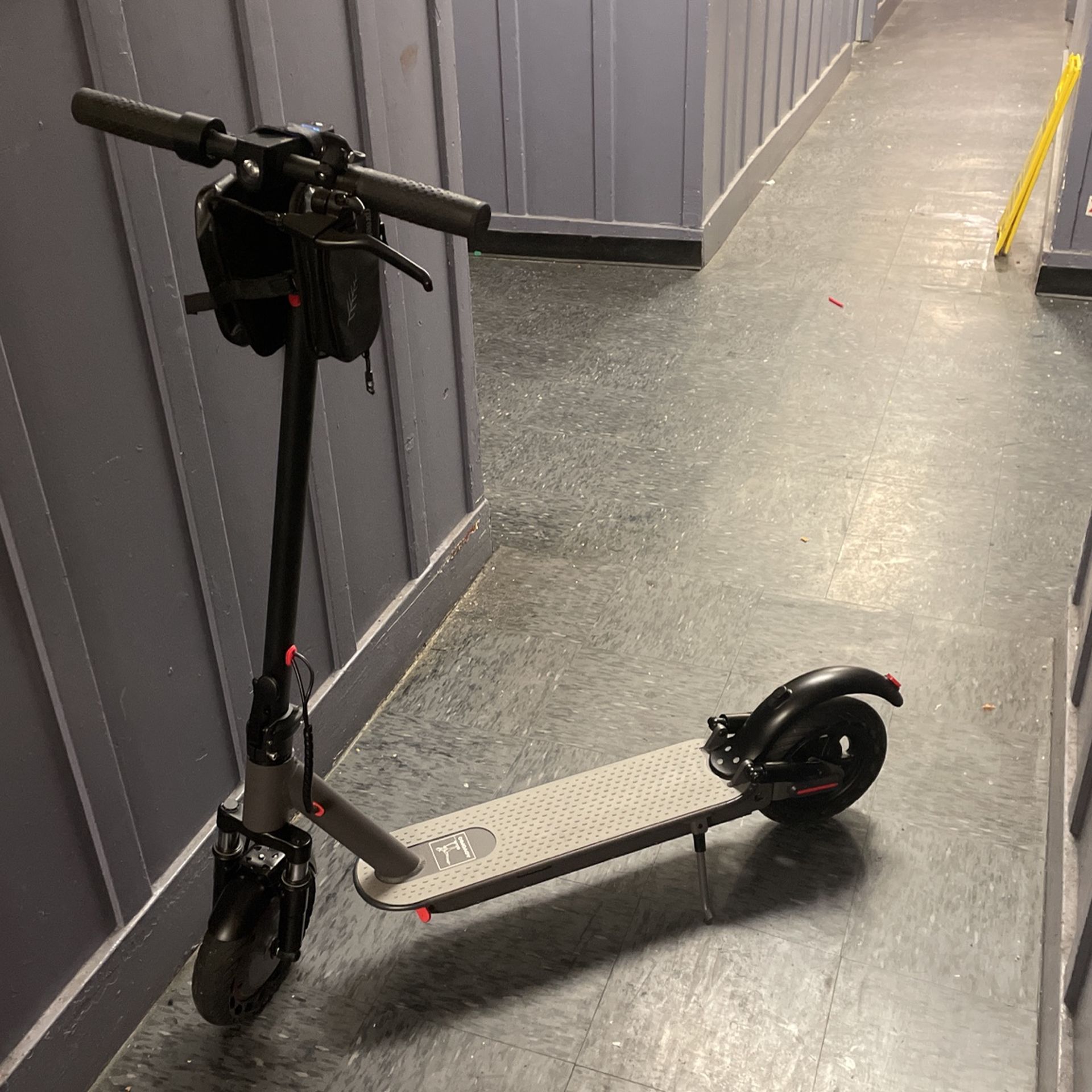 NEW AOVOPRO TMAX ADULT SCOOTER 500 Watt 25 MPH 21 Mile Range Bluetooth App Dual Suspension Front And Rear Brake Light