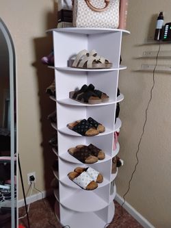 Rotating shoe shelves