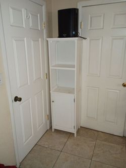 Bathroom storage cabinet