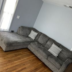 sectional (couch)(sofa)
