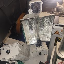 2 Gavita Grow Lights 1000e Pro 1 Is Brand New The Other One Has Only Been Turned On But Not Used 