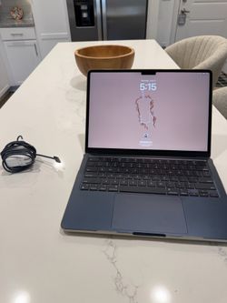 Apple MacBook Air M2 in Midnight