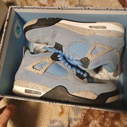 Jordan 4 University Blues Authentic 
