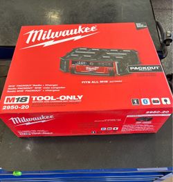 Milwaukee M18 PACKOUT Radio + Charger
