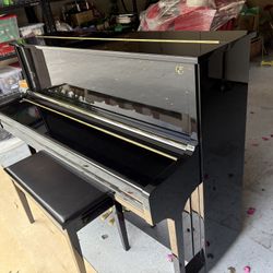 ESSEX Designed By Steinway And Sons