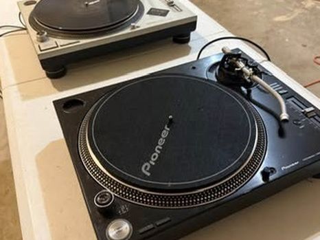 Pioneer 1000 x Technics 1200 Turntables – (pair)