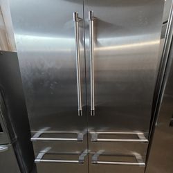 48" THERMADOR BUILT IN STAINLESS STEEL REFRIGERATOR