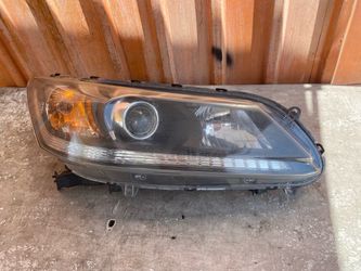 Headlight Honda Accord 2013-2015  Right passenger side OEM