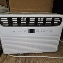 Window Unit Air Conditioner 
