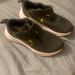 Kids Nike Soft Star runner 11c Size