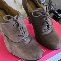 Lace -Up Booties 
Size 7.5
Color Brown
$10

