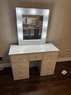 Hollywood Style Vanity 
