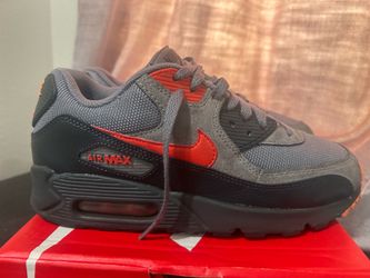Nike size 7 youth.  39$