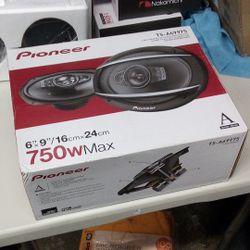 Pioneer 750 Watt 6x9" Speakers
