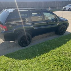 2010  Mitsubishi/Endeavor/Black/Must go ASAP!