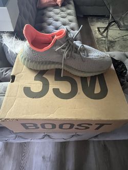 yezzys size 8 grey and orange 