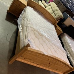 Queen Bed Frame 2 Nigth Stand & Matrress 