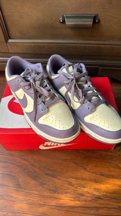 Women’s Nike Dunk Low Size 10