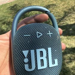 JBL Clip 4 