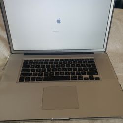 Rare 17" Mac Book Pro i7 !