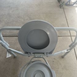 Portable toilet