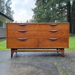 Mid Century Modern Lane Perception 6 Drawer Lowboy Dresser With Mirror Vintage for Sale in Tacoma, WA - OfferUp Mid Century Modern Lane Perception 6 Drawer Lowboy Dresser With Mirror Vintage for Sale in Tacoma, WA - OfferUp
