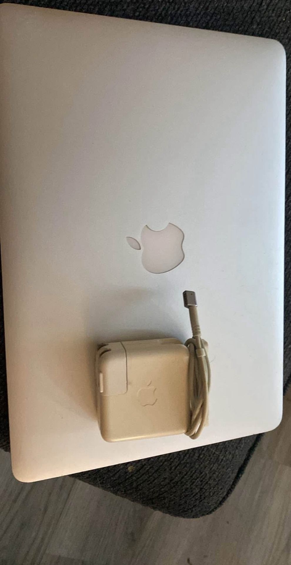MacBook Air 2011-2012 (WORKING OR PARTS)