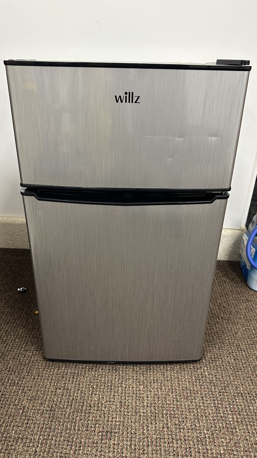 Willz - Mini Fridge with Freezer, 3.1 Cu.Ft Small Refrigerator, Compact Refrigerator