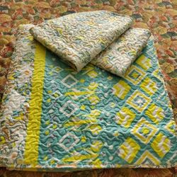 KING SIZE QUILT SET.  TEAL & YELLOW$  35.