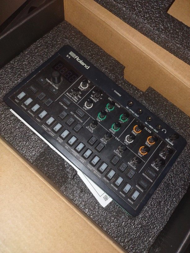 Roland S-1 Tweak Synthesizer - Very Good Condition
